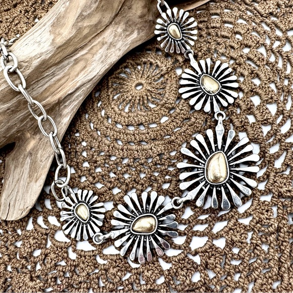 Lucky Brand Silver Gold Tone Sunflower Necklace-See Live - Picture 2 of 6